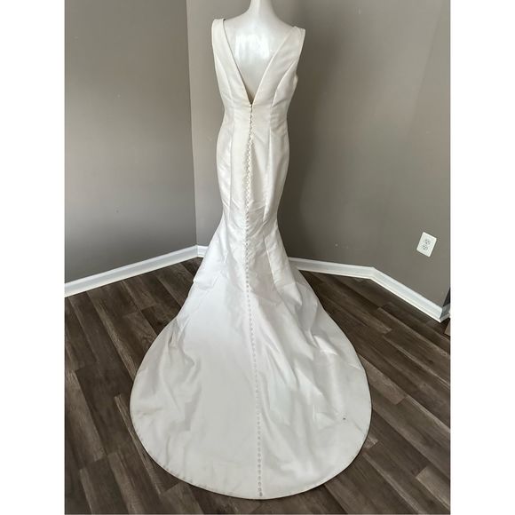 Carolina Herrera Hazel Wedding dress - Picture 10 of 11